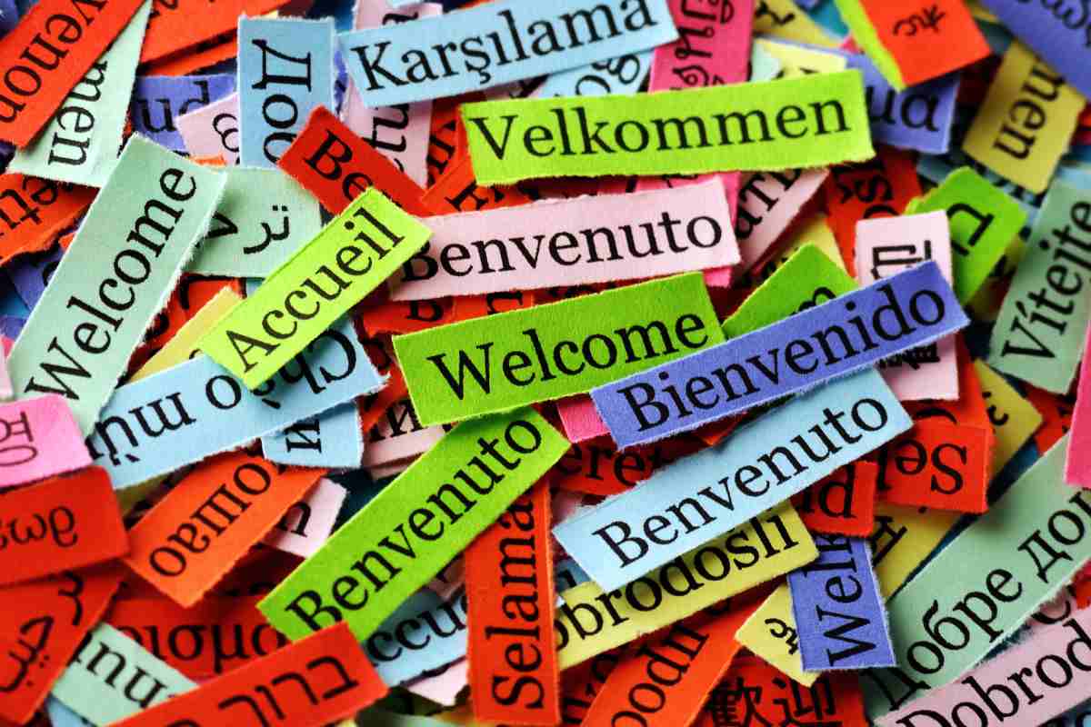 cartelli benvenuto in tutte le lingue del mondo