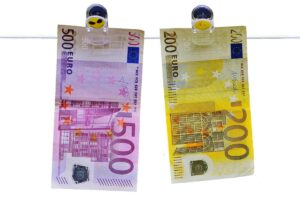 Banconota da 500 euro e banconota da 200 euro