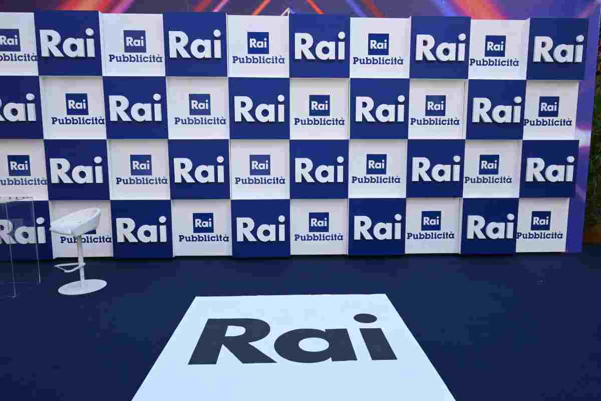 Parete con logo Rai