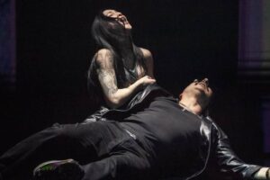 Maria Esposito mentre recita a teatro