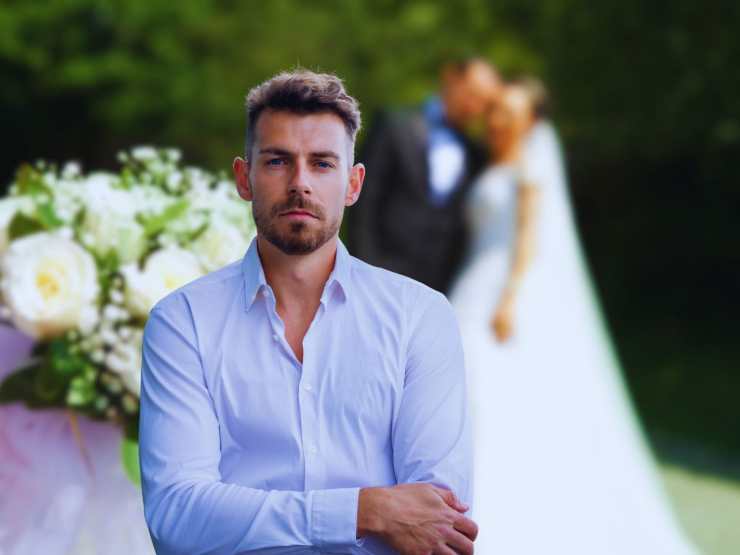 Ex moglie con sposo e ex marito in primo piano