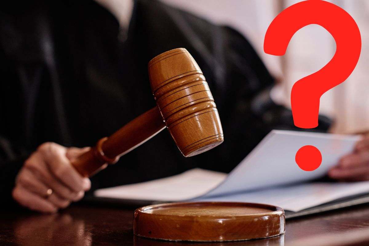 punto interrogativo e giudice