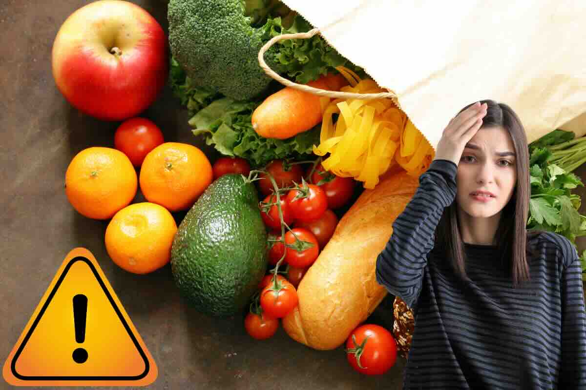 busta spesa con alimenti, donna spaventata, segnale pericolo